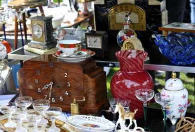 Vide grenier par taboga sur Shutterstock