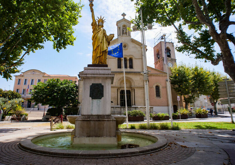 Statue de la liberté place Portalis
