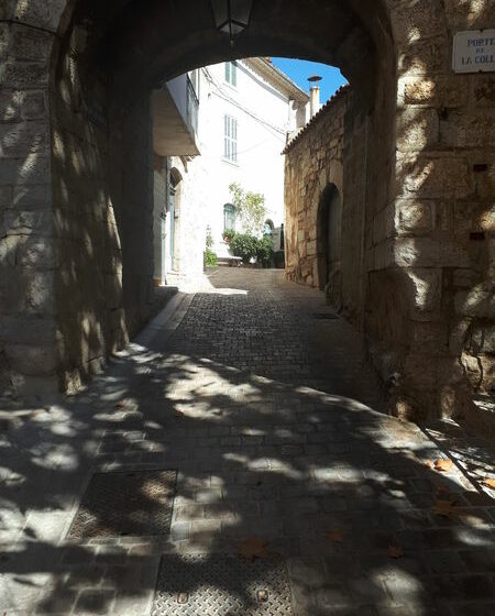 Rue de la Colle par la porte de La Colle