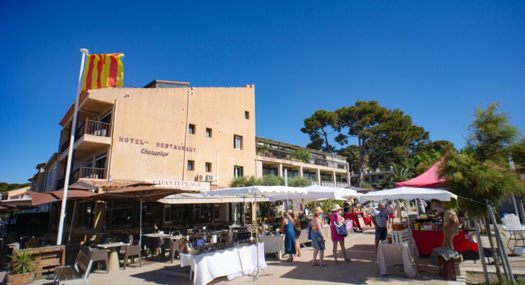 Marché Saint Cyr les pieds dans l'eau