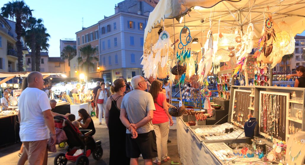 Marché artisanal nocturne Sanary